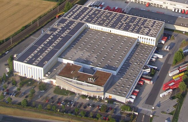 Drohnenaufnahme von DM Verteilzentrum in Enns