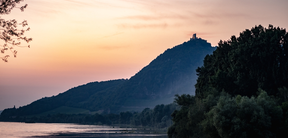 Bild idyllische Berglandschaft am See