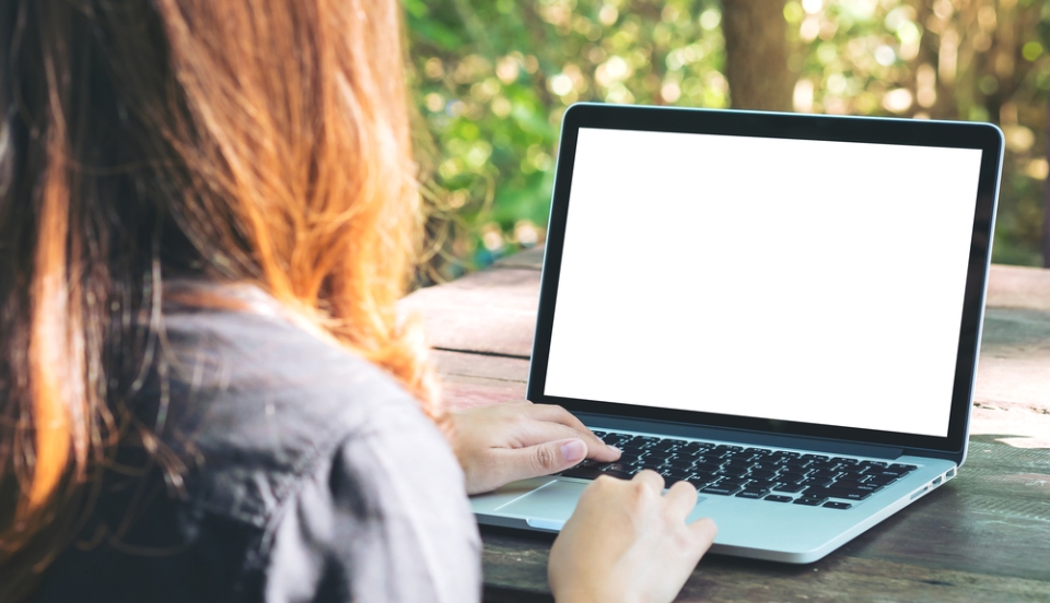 Bild Frau mit Laptop